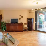Cimarosa Home Pesaro Centro Storico by Yohome